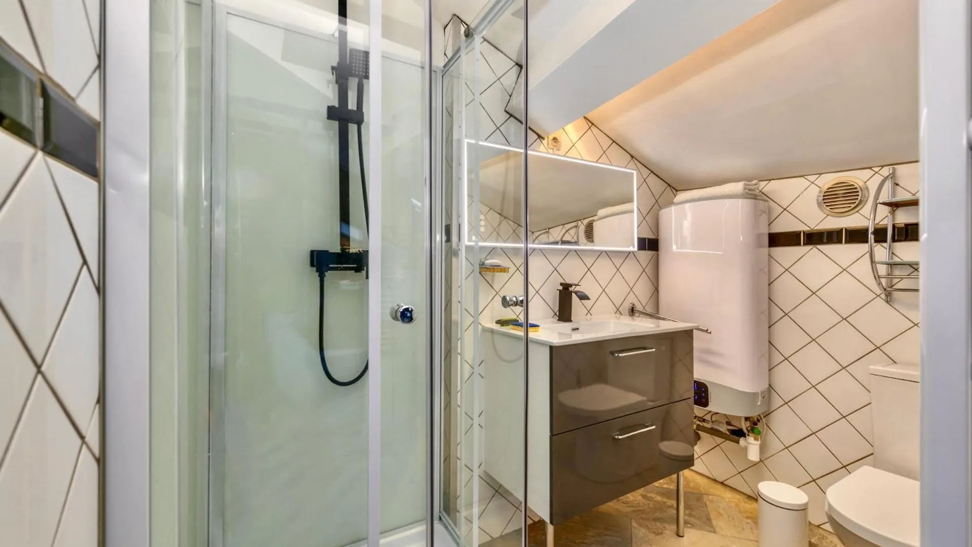 Appart'Hotel Chaleureux Au Coeur De Tullins - Le Roitelet Apartment