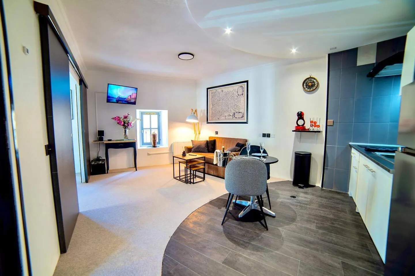Appart'Hotel Chaleureux Au Coeur De Tullins - Le Roitelet Apartment